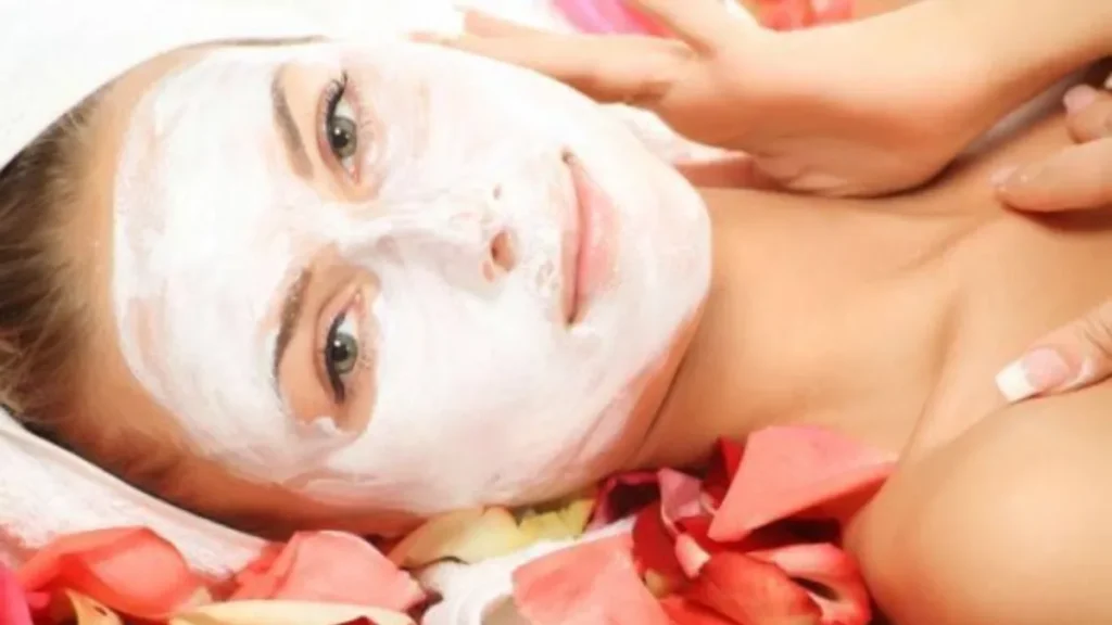 Raat Ki Bachi Roti Se Banaye Facial