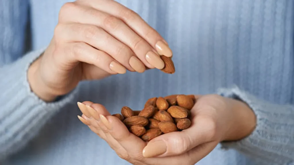 ankho ki roshni badhane ke liye kya khaye