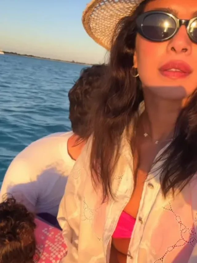 प्रियंका चोपड़ा का पिंक बिकिनी स्वैग