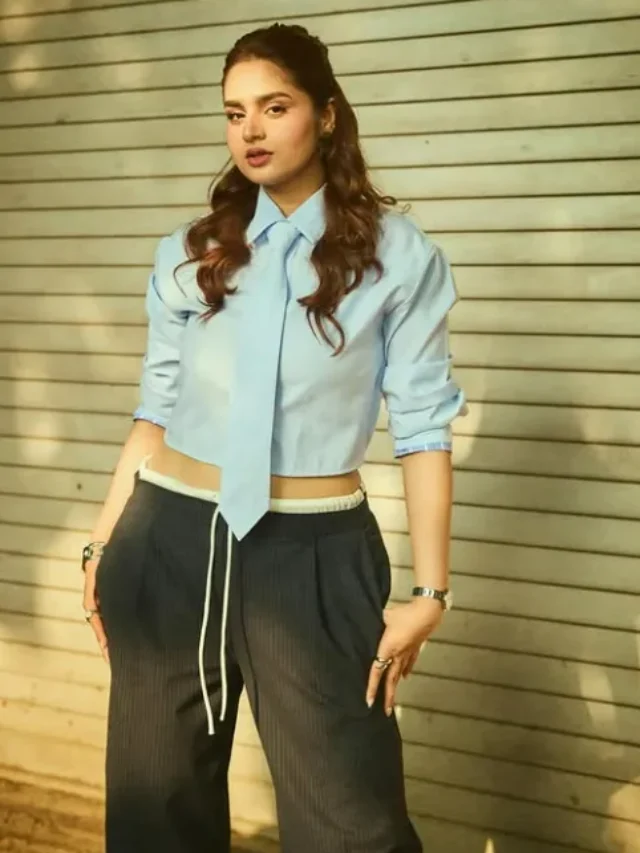 आयशा खान का सैसी शर्ट-ट्राउजर लुक