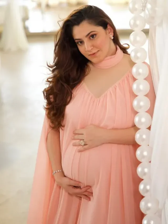 एक्ट्रेस शिवालिक ओबेरॉय ने फ्लॉन्ट किया बेबी बंप